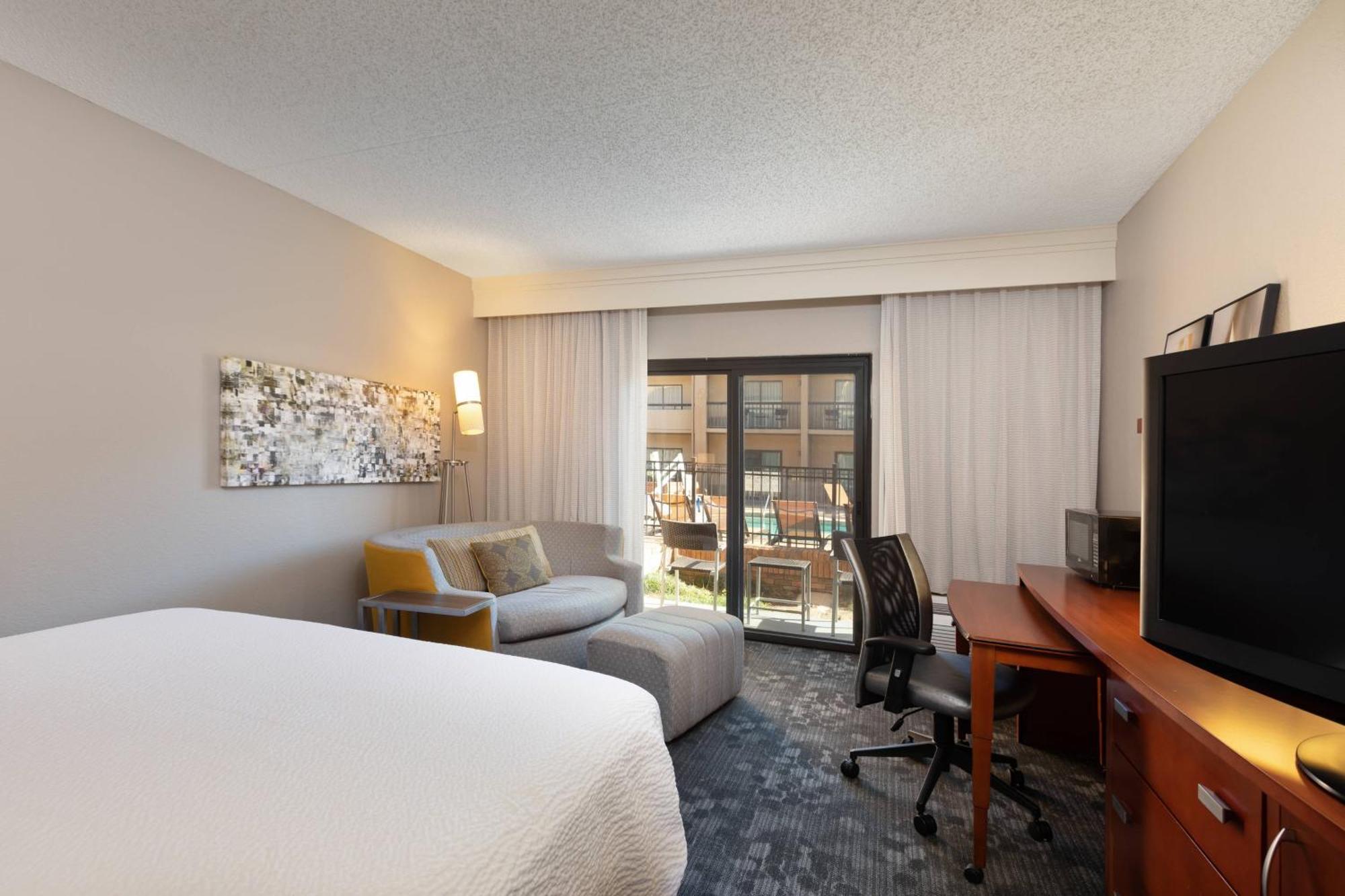 Courtyard By Marriott Dallas-Fort Worth/Bedford Εξωτερικό φωτογραφία