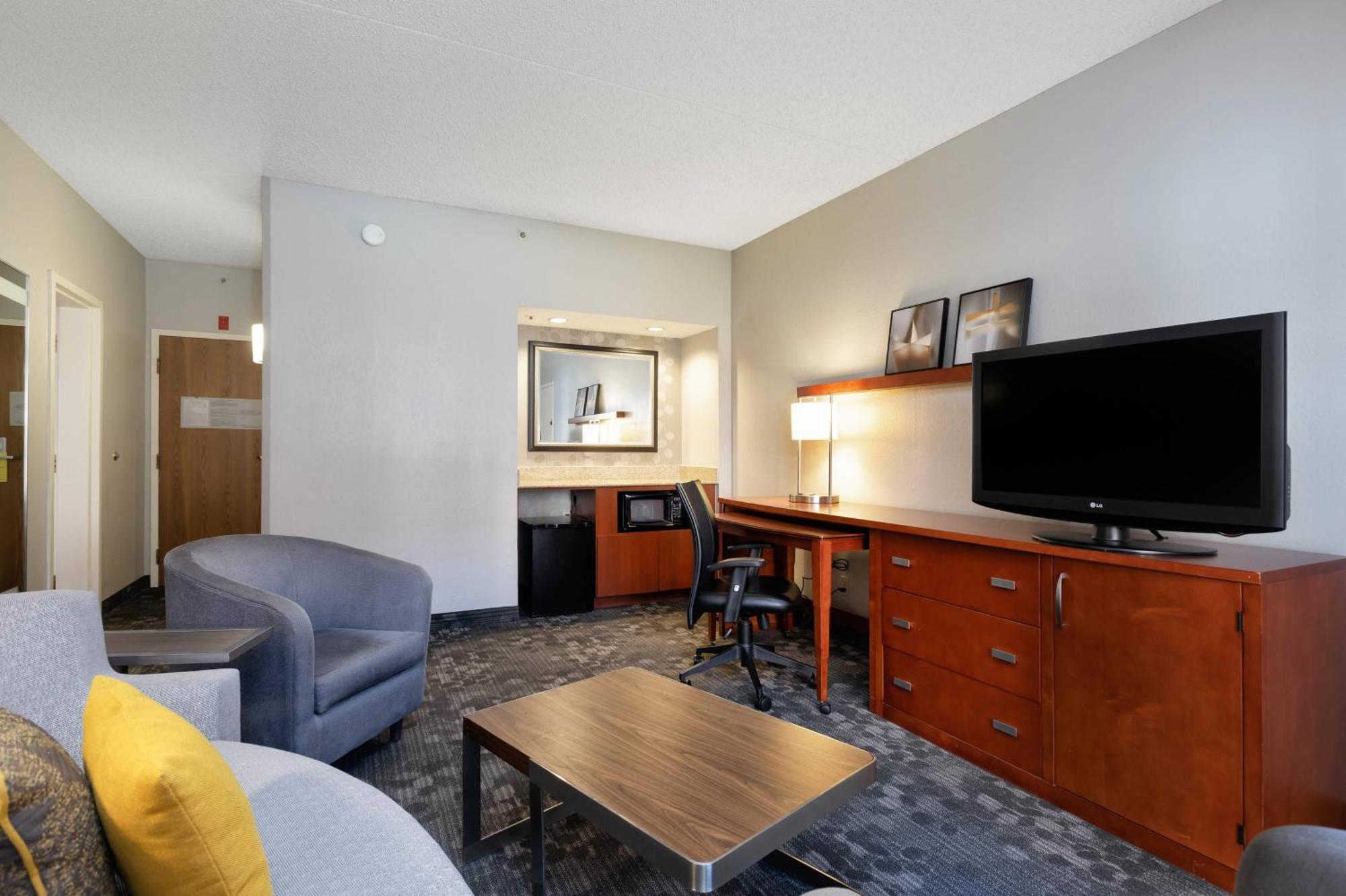 Courtyard By Marriott Dallas-Fort Worth/Bedford Εξωτερικό φωτογραφία