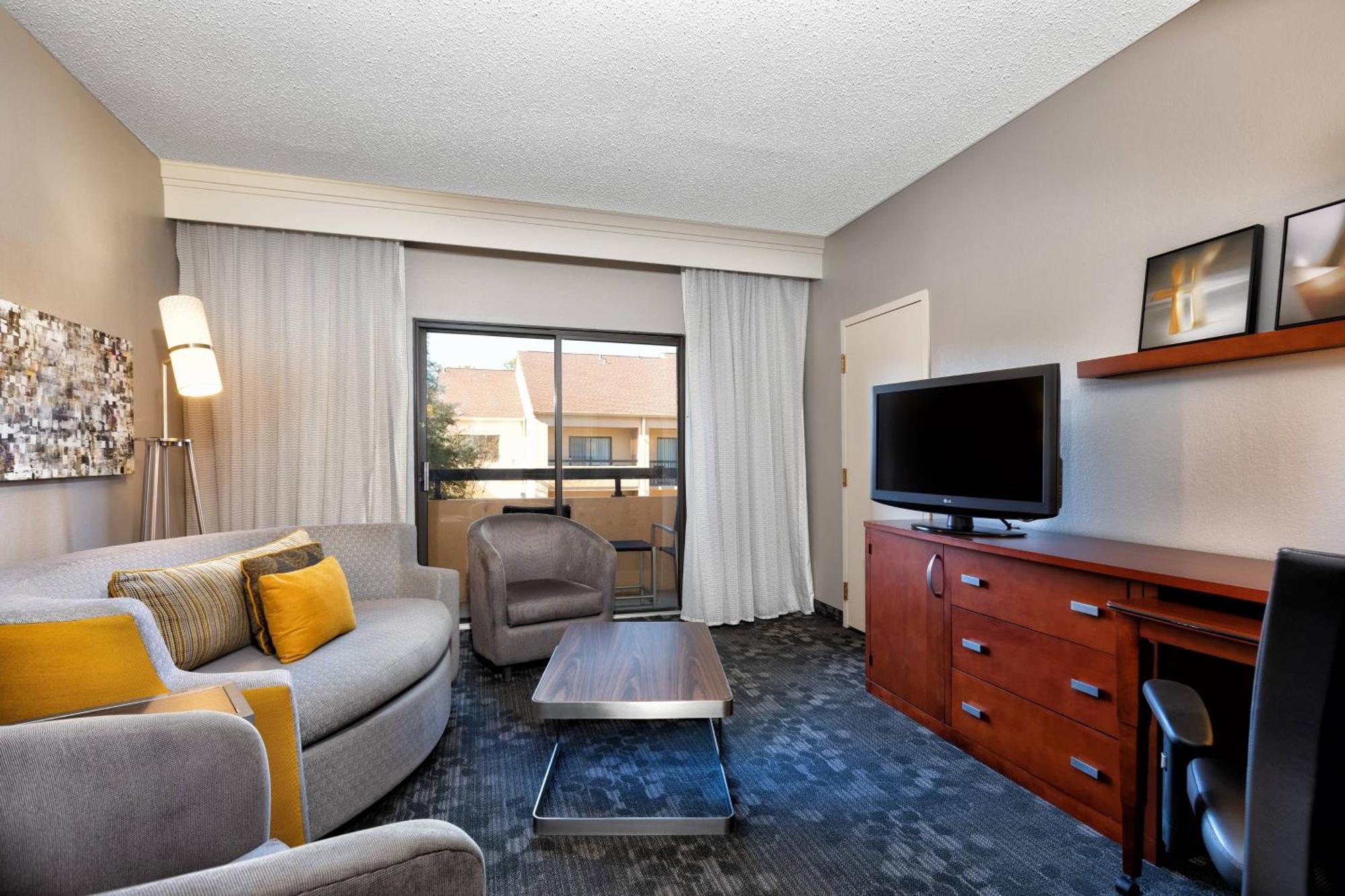 Courtyard By Marriott Dallas-Fort Worth/Bedford Εξωτερικό φωτογραφία