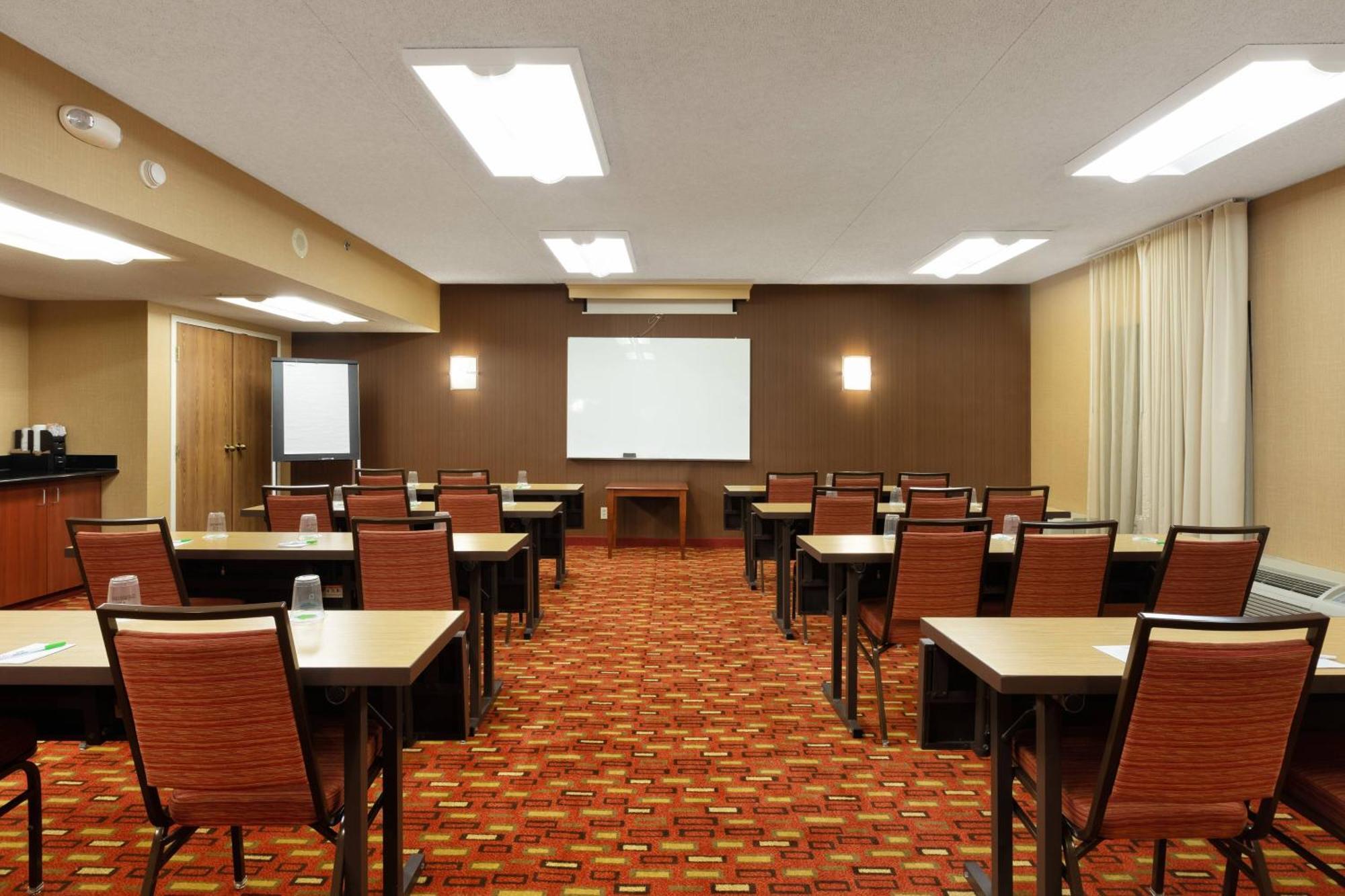 Courtyard By Marriott Dallas-Fort Worth/Bedford Εξωτερικό φωτογραφία