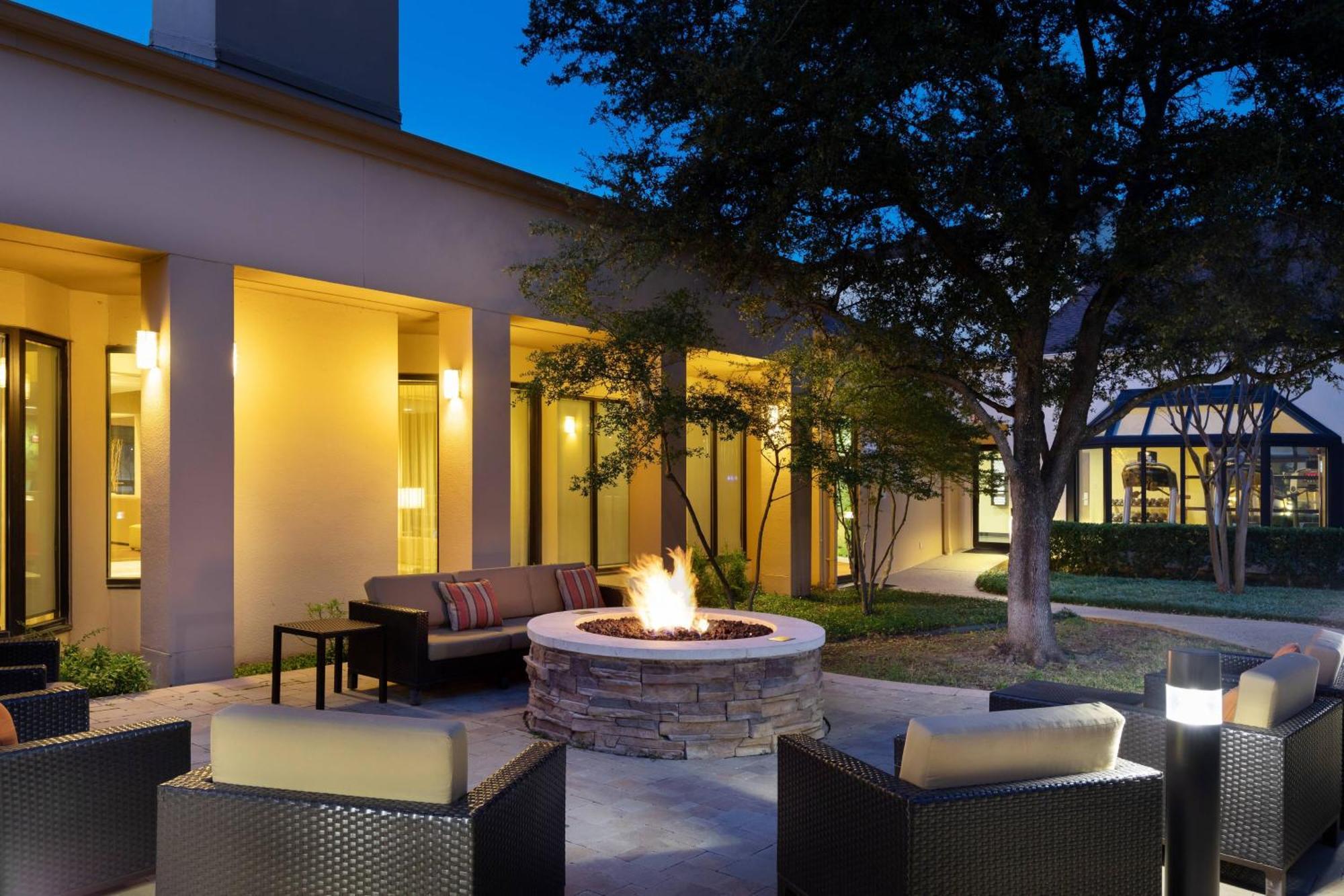 Courtyard By Marriott Dallas-Fort Worth/Bedford Εξωτερικό φωτογραφία