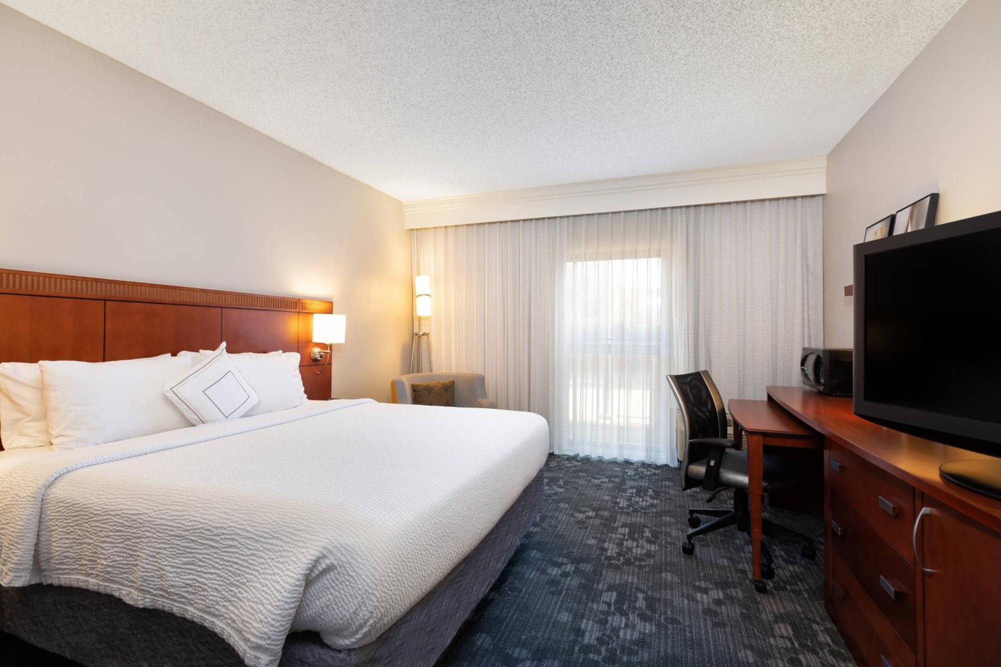 Courtyard By Marriott Dallas-Fort Worth/Bedford Εξωτερικό φωτογραφία