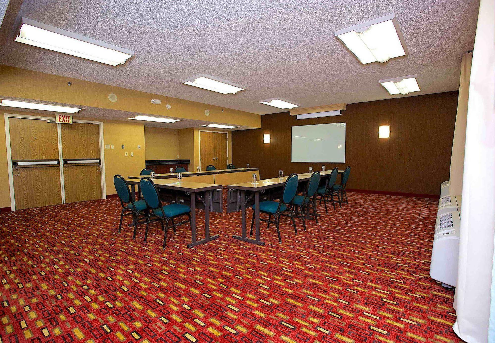Courtyard By Marriott Dallas-Fort Worth/Bedford Εξωτερικό φωτογραφία